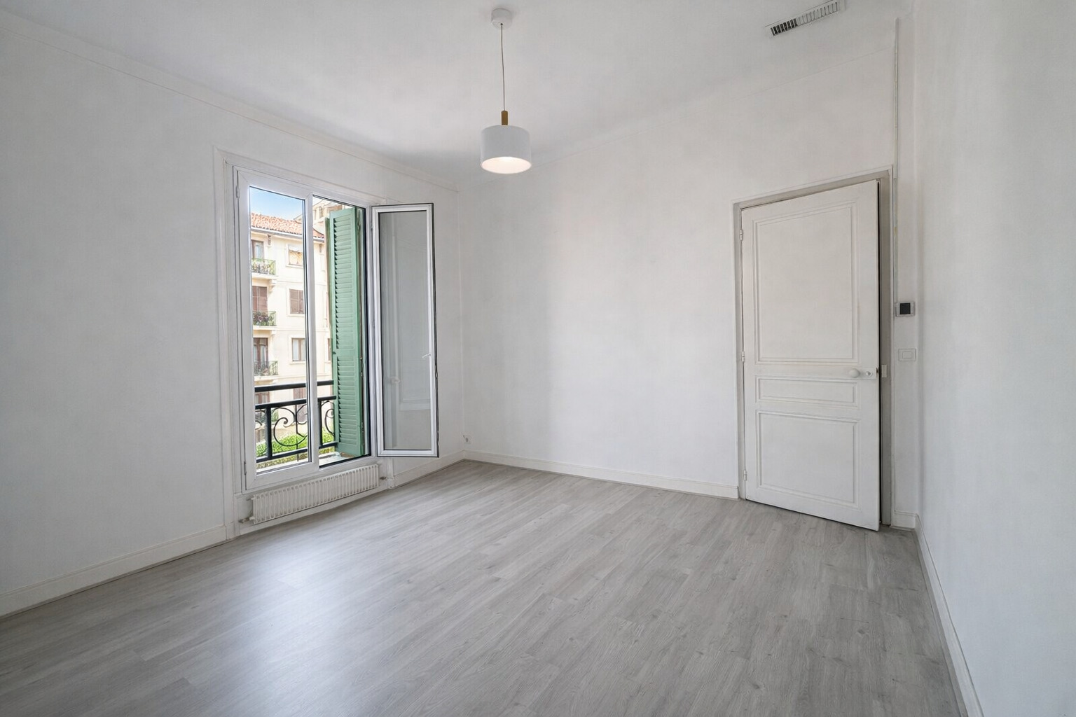 Grand appartement 5 pièces  – Menton