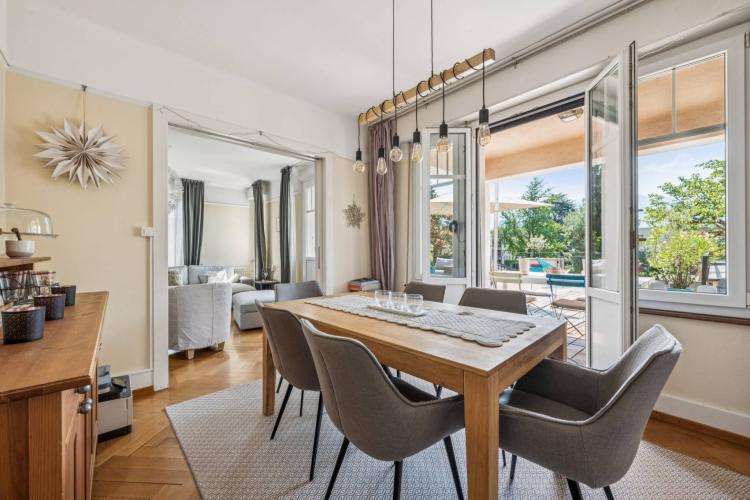 Villa de maître 13 pièces avec appartement indépendant, vue lac et montagnes