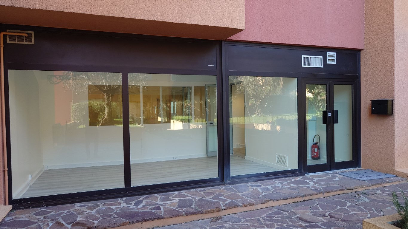 Vqi4m_vitrine-moyen--1677060307.jpg