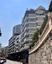 PARKING DANS RESIDENCE MODERNE