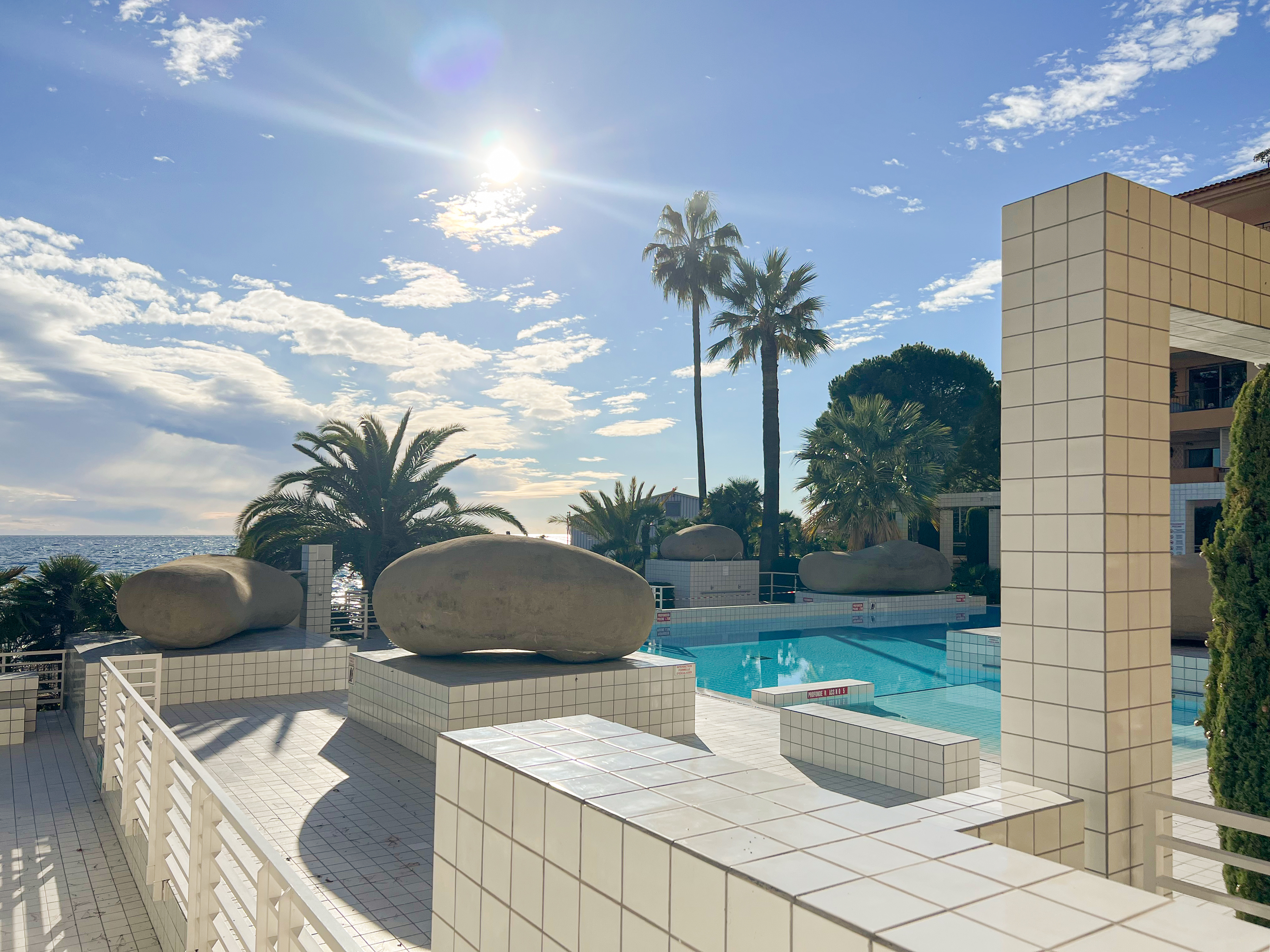 GRAND LARGE - 2 PIÈCES RÉNOVÉ ET MEUBLÉ - VUE MER