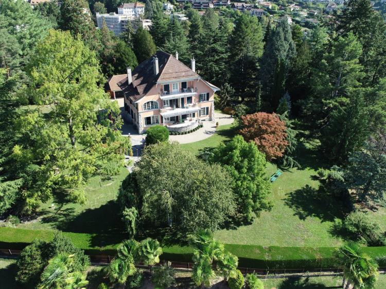 Propriété de maître de 11 pièces avec belle vue lac
