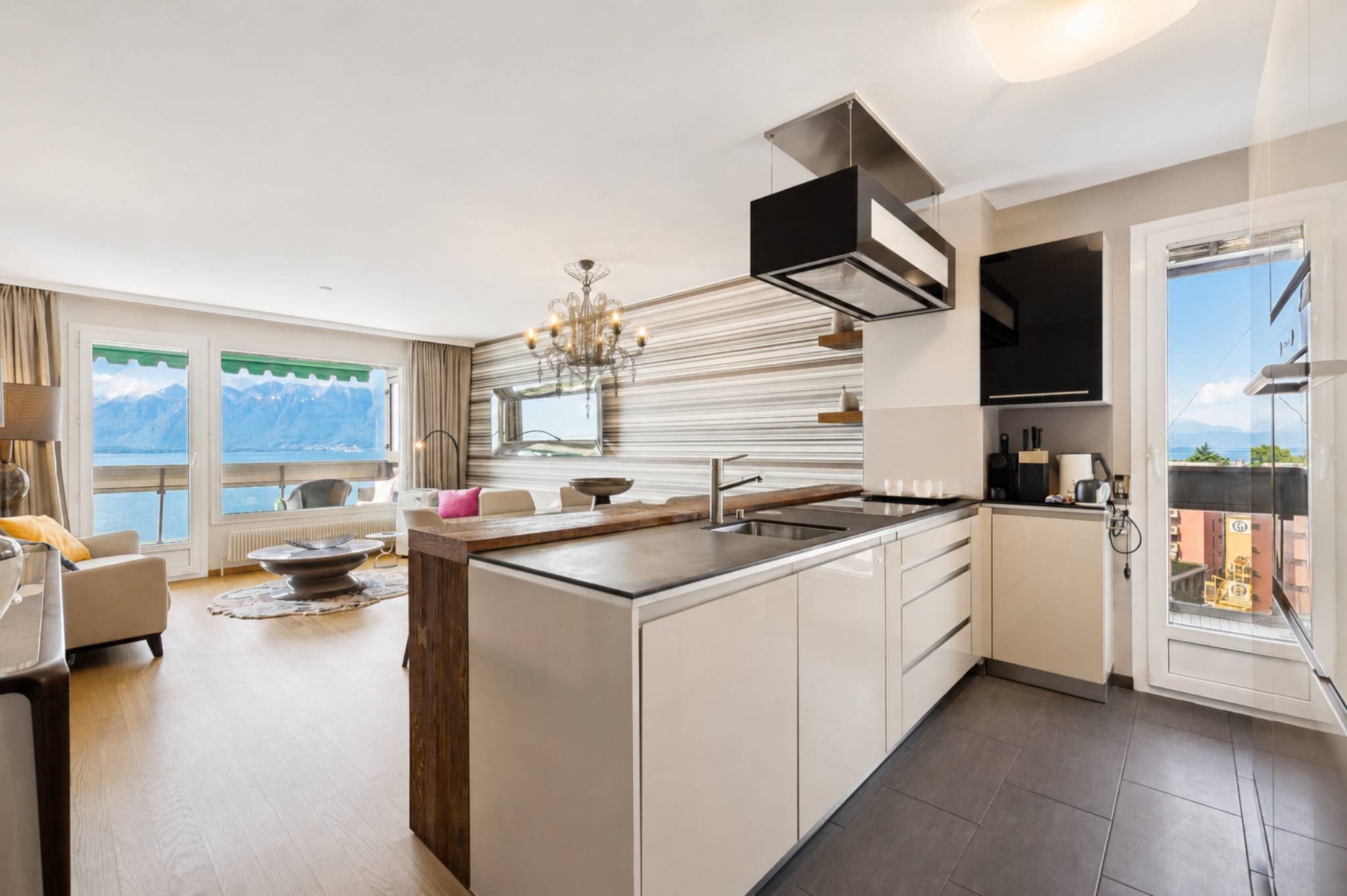 BEL APPARTEMENT PROCHE DE TOUTES LES COMMODITÉS. 
