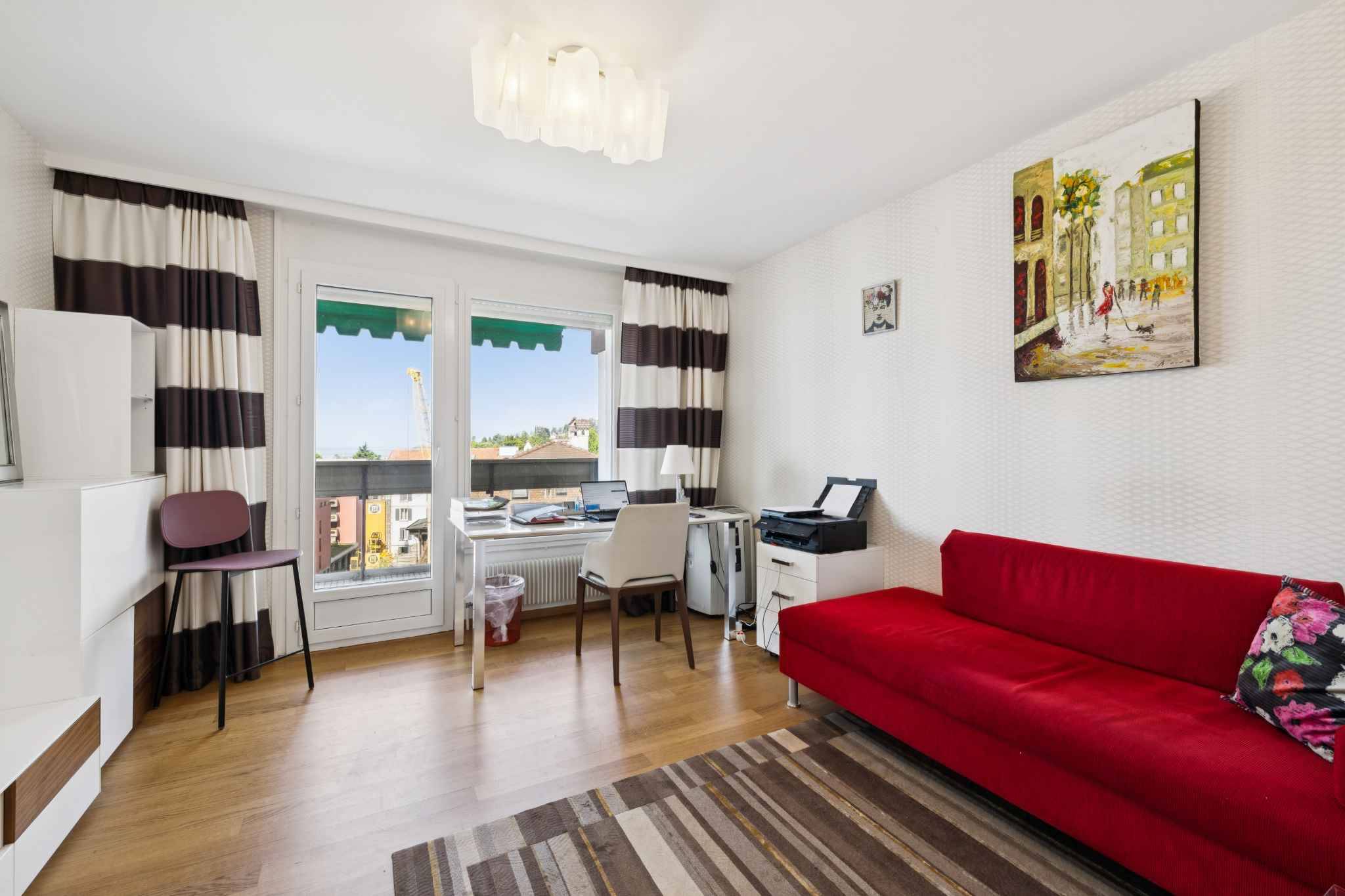 BEL APPARTEMENT PROCHE DE TOUTES LES COMMODITÉS. 