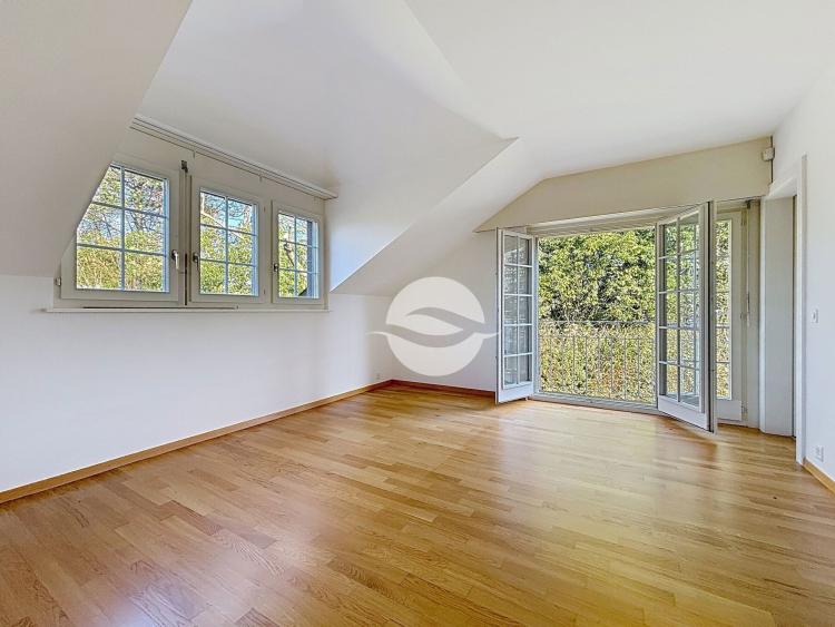 Superbe villa jumelle de standing de 7.5 p. avec bouée d’amarrage