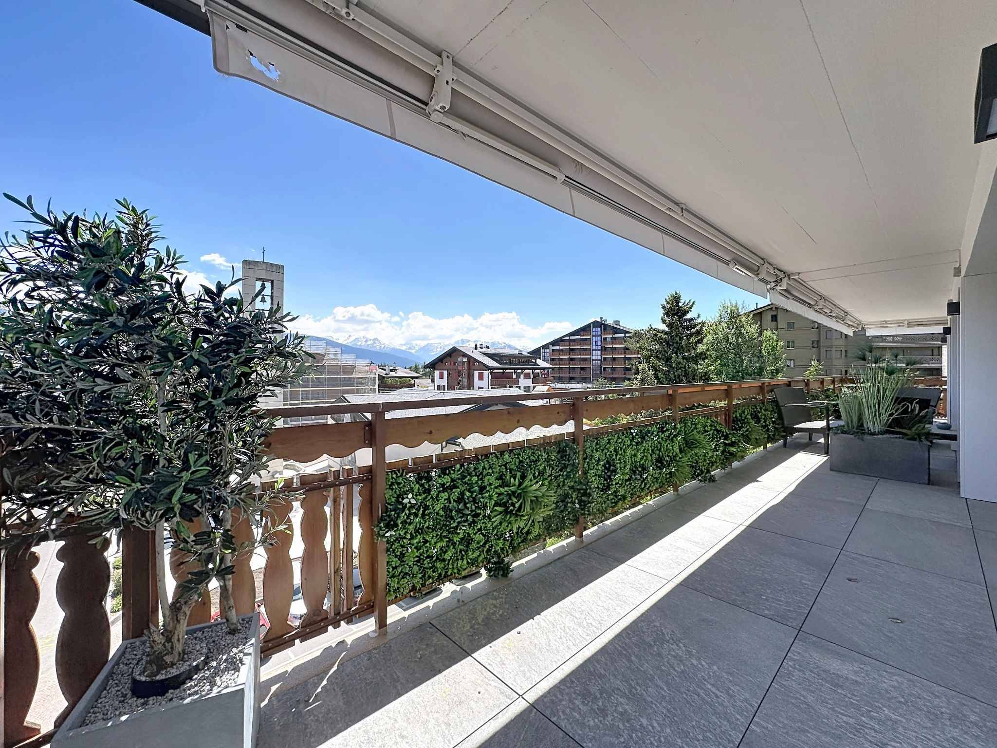 Situation exceptionnelle au cœur de Crans avec vue panoramique
