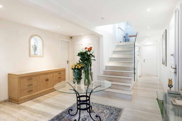Splendide propriété d'environ 340 m² située dans un quartier très recherché !