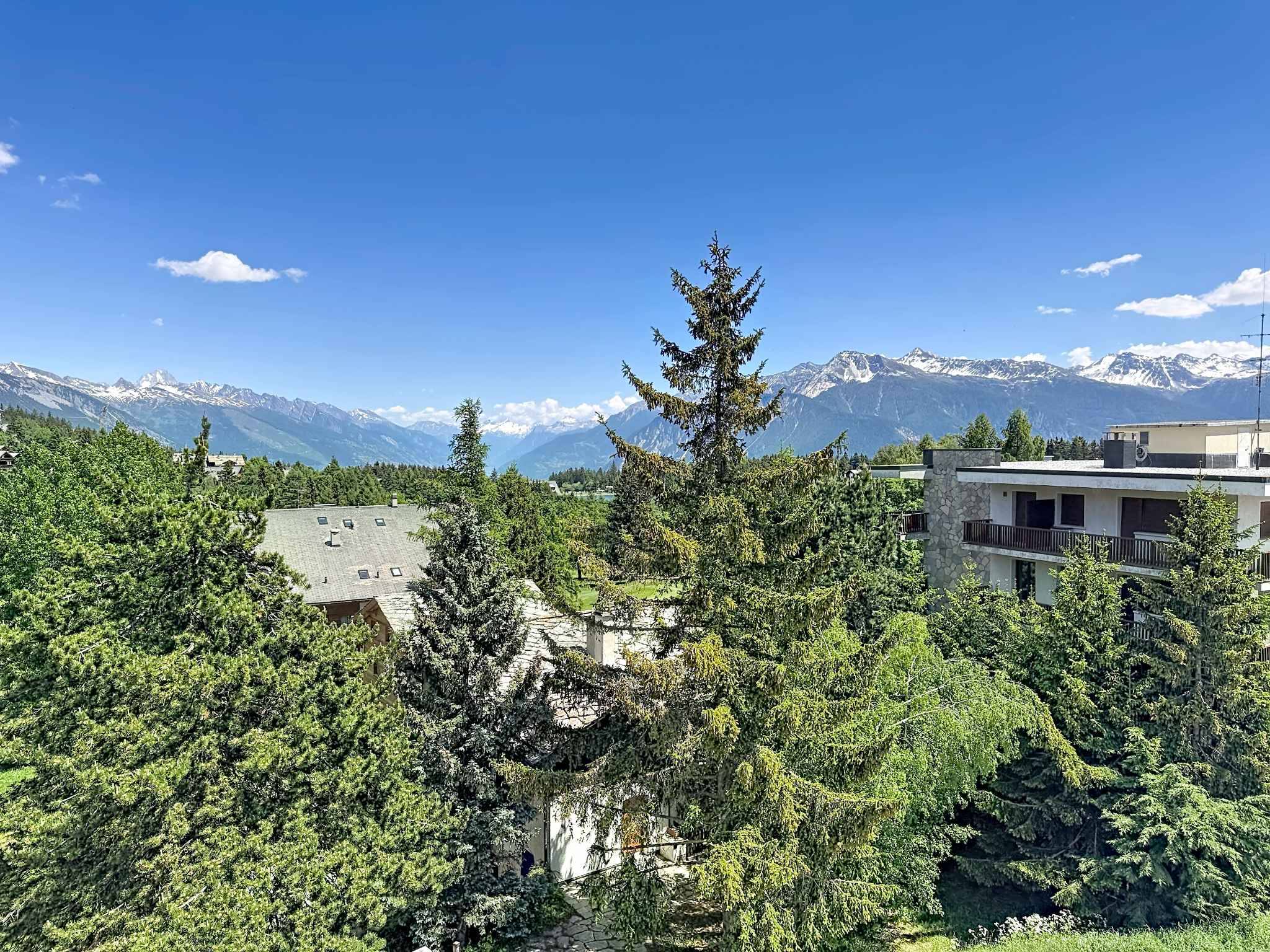 Situation exceptionnelle au cœur de Crans avec vue panoramique