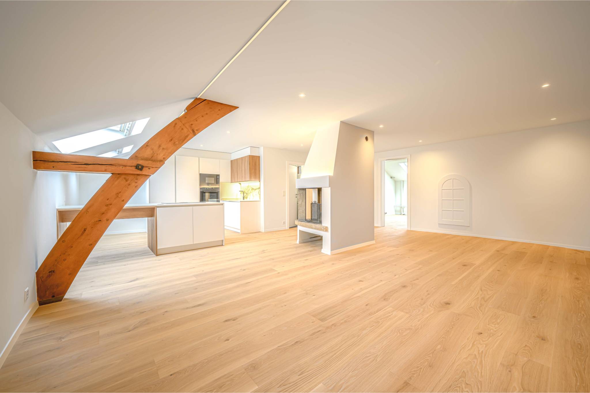 APPARTEMENT ENTIÈREMENT RÉNOVÉ À DEUX PAS DU LAC AVEC CAVE DE 63 M²