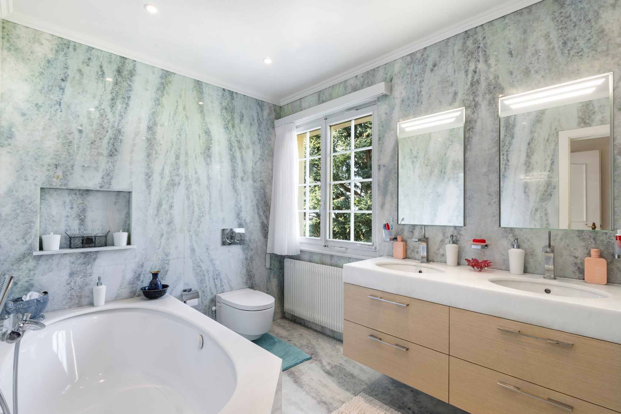 Splendide propriété d'environ 340 m² située dans un quartier très recherché !