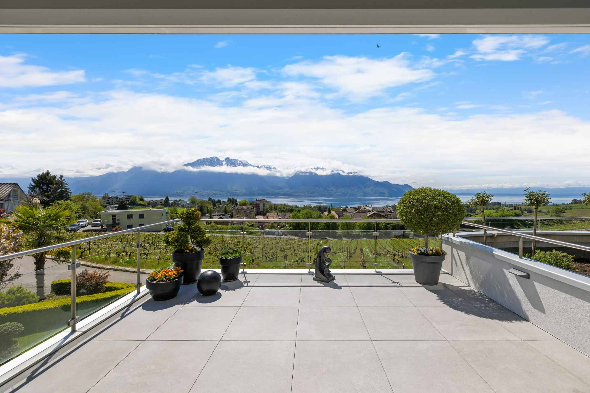 Élégante propriété contemporaine avec vue panoramique sur le Léman