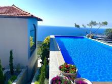 VILLA BELLEVUE SURPLOMBANT LA MER