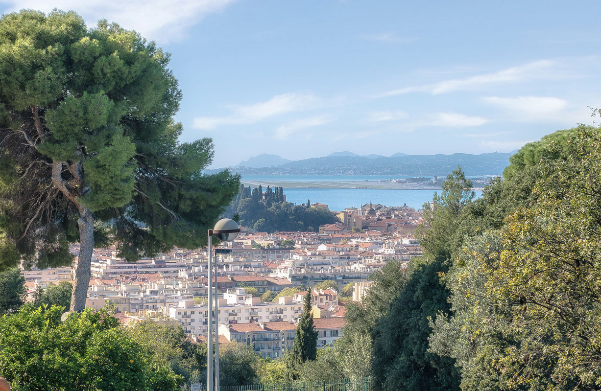 VILLA  PARK   NICE MONT BORON